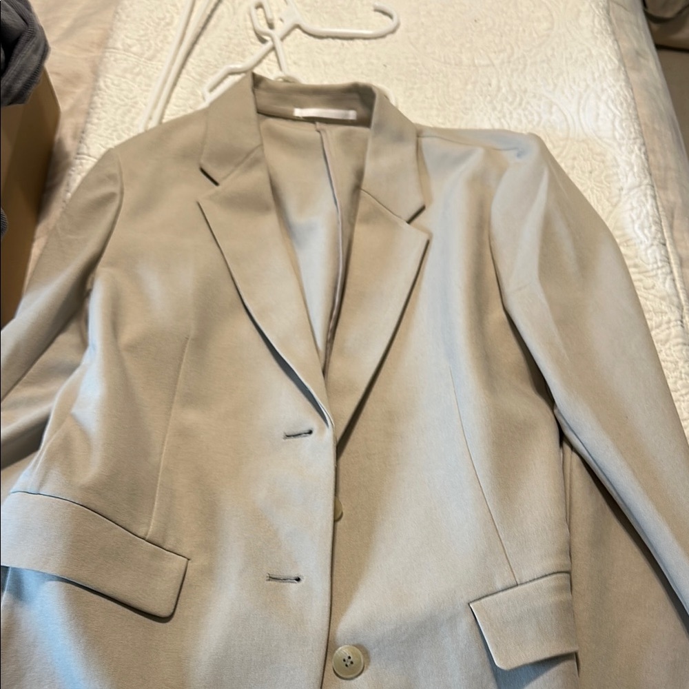 Uniqlo Women's Classic Blazer in biege